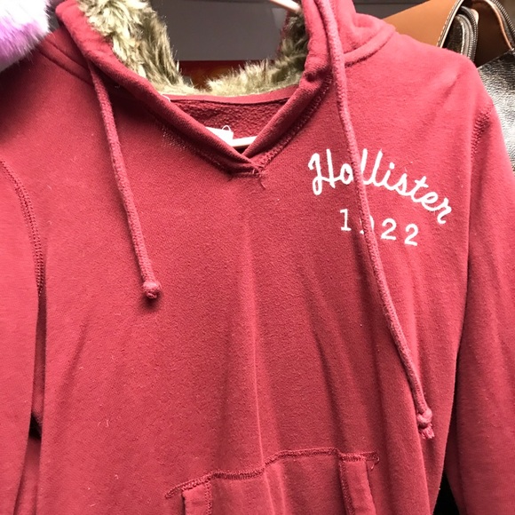 Hollister sweater! It it really comfy - Picture 2 of 3